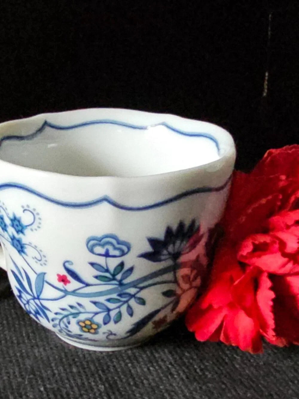 1984 AVON Demittase Cup and Saucer Set : European Collection 